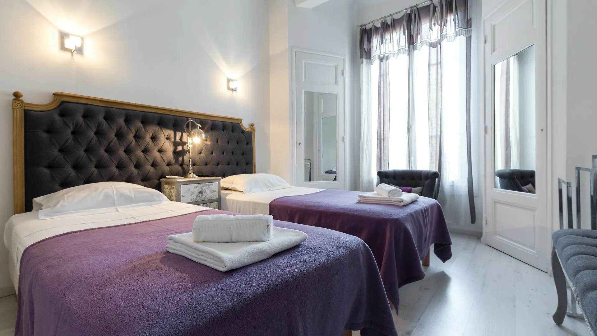 Centrally Located Modern 2 Bed Apartment In Cannes With Aircon And High Ceilings And Modern Design 696
