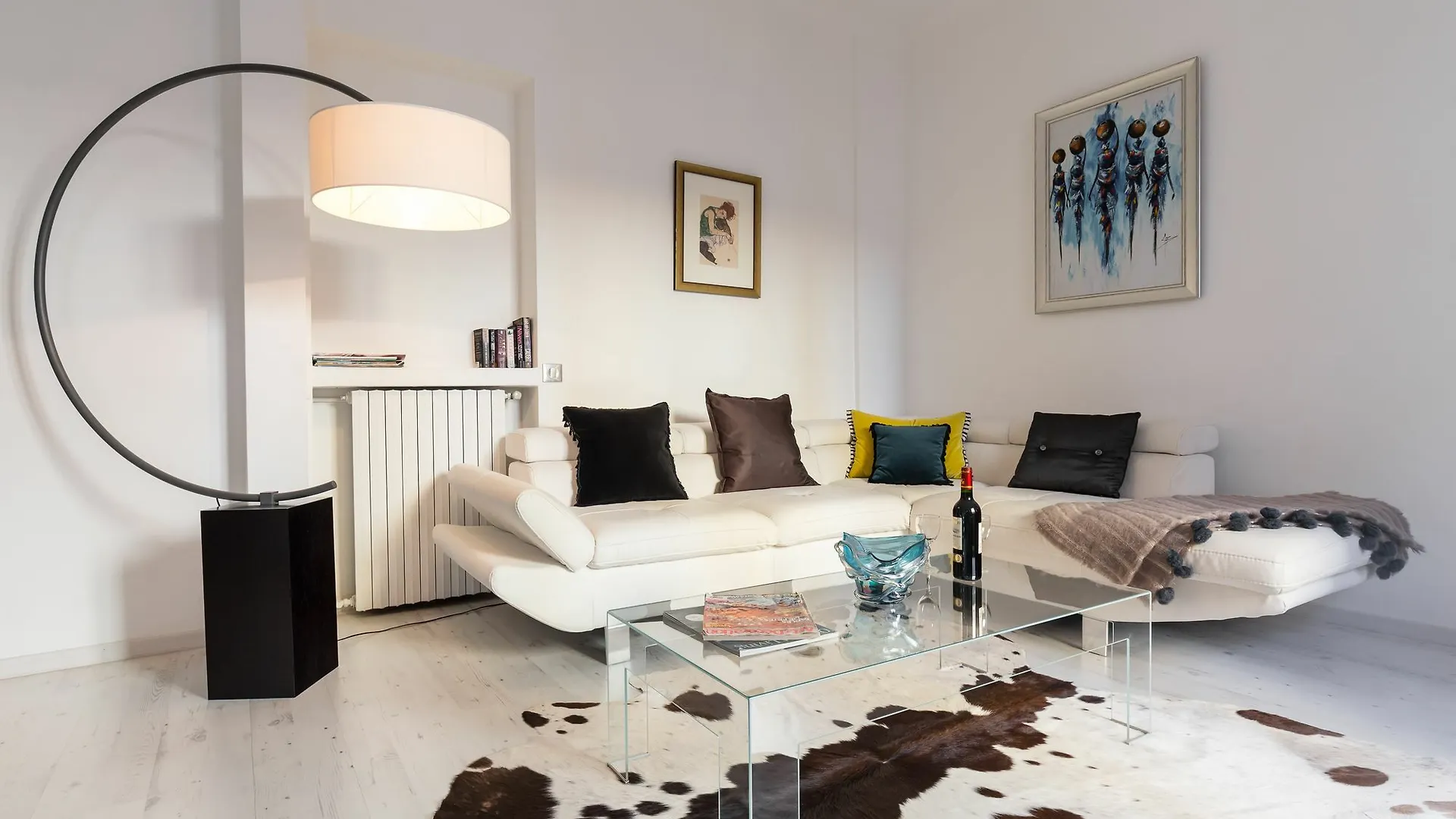 Centrally Located Modern 2 Bed Apartment In Cannes With Aircon And High Ceilings And Modern Design 696 Francia