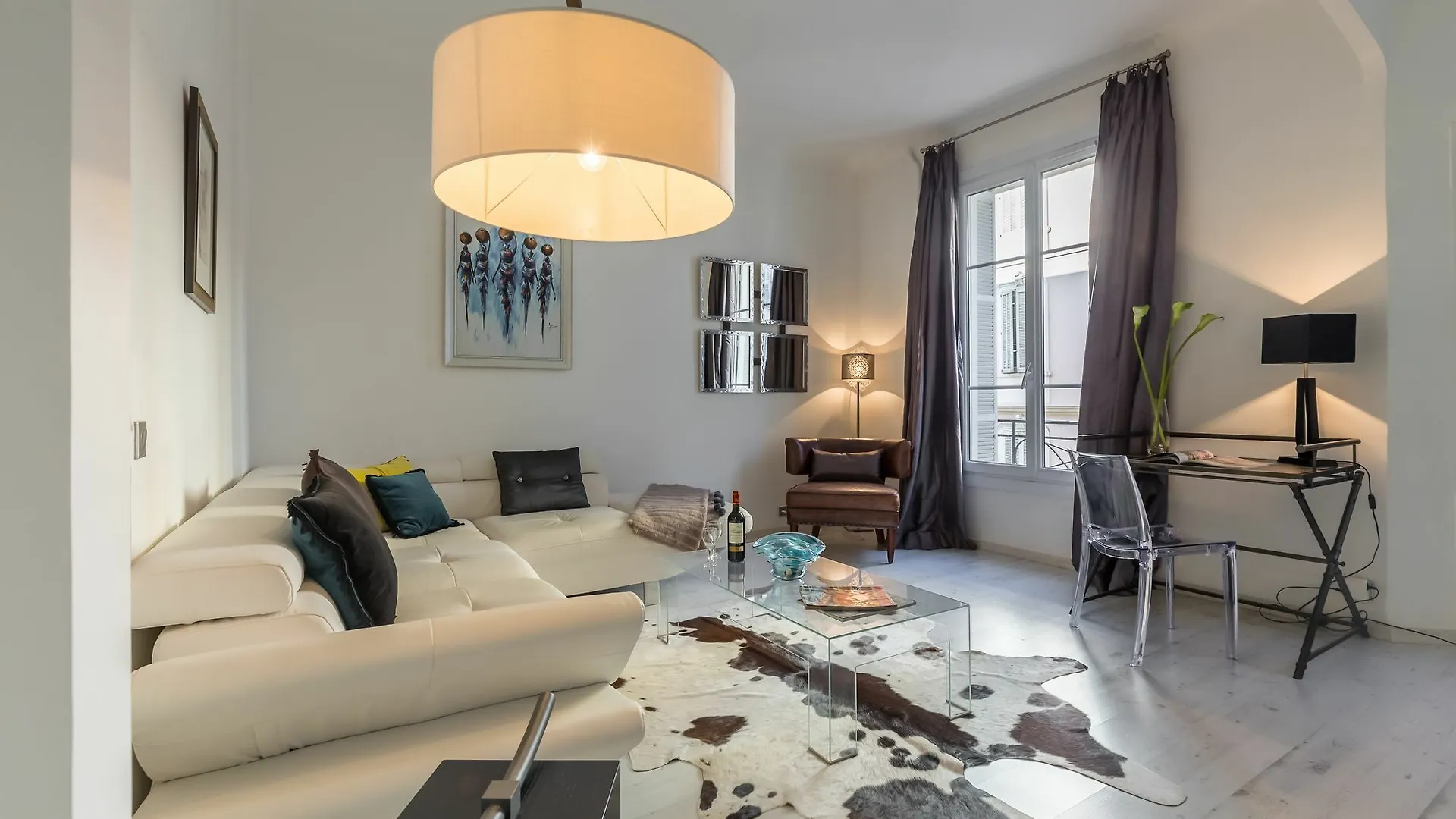 Centrally Located Modern 2 Bed Apartment In Cannes With Aircon And High Ceilings And Modern Design 696 Francia